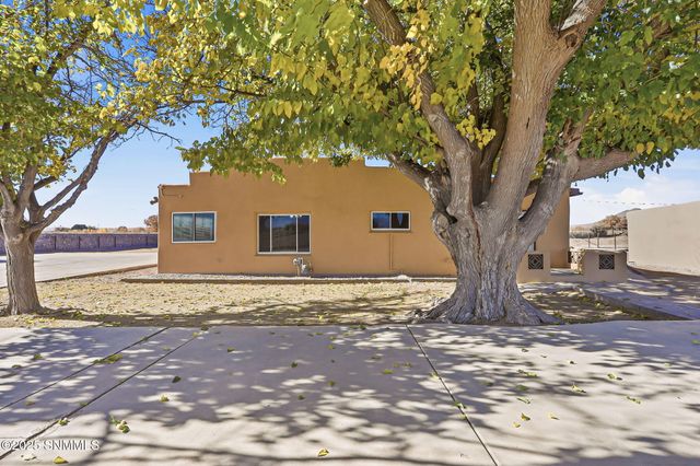1325 Hoskins Lane, Las Cruces, NM 88007