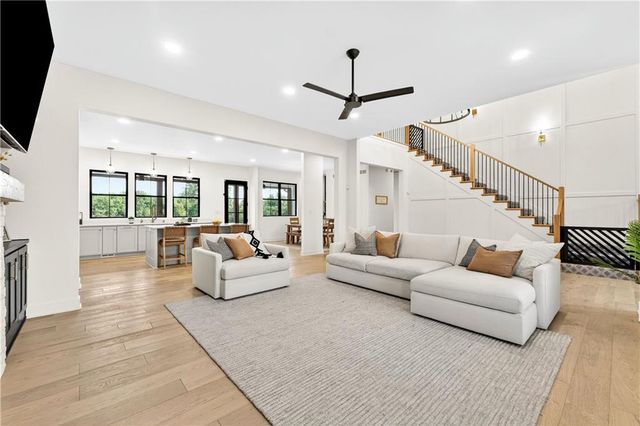 21851 179th Street, Tonganoxie, KS 66086