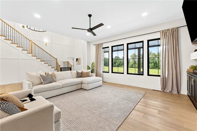 21851 179th Street, Tonganoxie, KS 66086