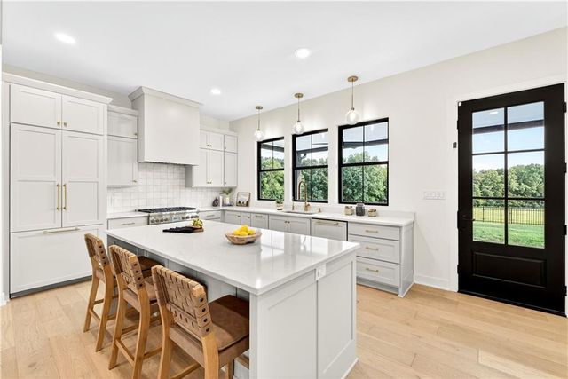 21851 179th Street, Tonganoxie, KS 66086