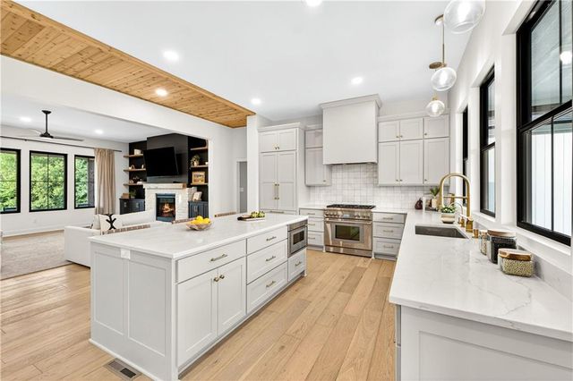 21851 179th Street, Tonganoxie, KS 66086