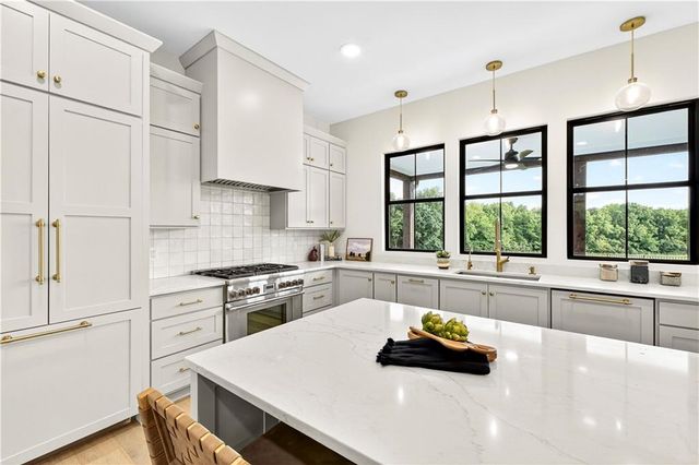 21851 179th Street, Tonganoxie, KS 66086