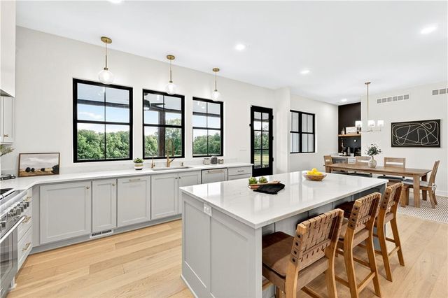 21851 179th Street, Tonganoxie, KS 66086