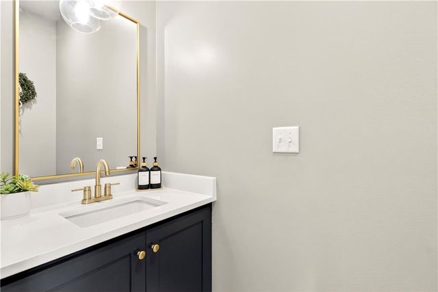 21851 179th Street, Tonganoxie, KS 66086