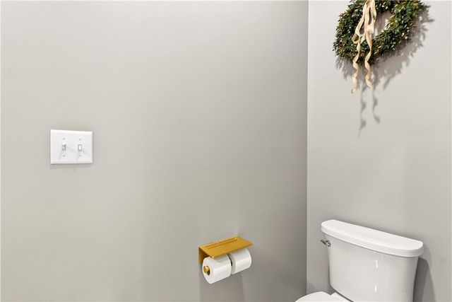 21851 179th Street, Tonganoxie, KS 66086