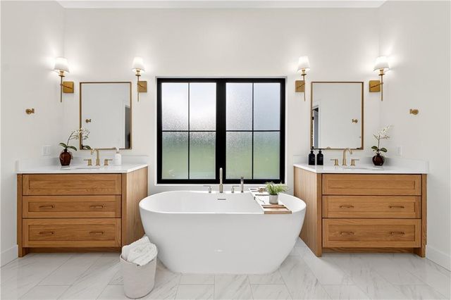 21851 179th Street, Tonganoxie, KS 66086