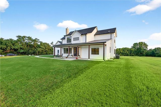 21851 179th Street, Tonganoxie, KS 66086