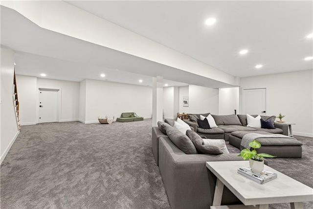 21851 179th Street, Tonganoxie, KS 66086