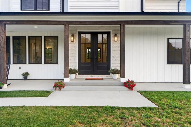 21851 179th Street, Tonganoxie, KS 66086