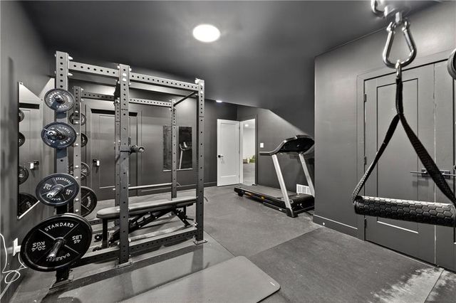 21851 179th Street, Tonganoxie, KS 66086