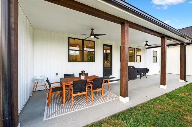 21851 179th Street, Tonganoxie, KS 66086