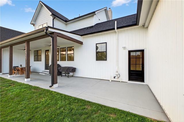 21851 179th Street, Tonganoxie, KS 66086