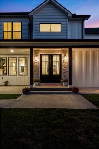 21851 179th Street, Tonganoxie, KS 66086