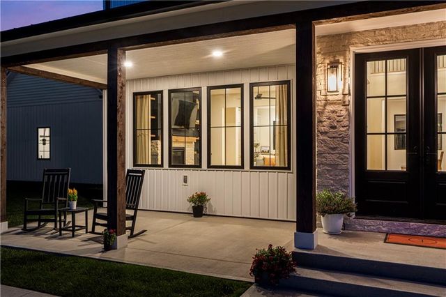 21851 179th Street, Tonganoxie, KS 66086