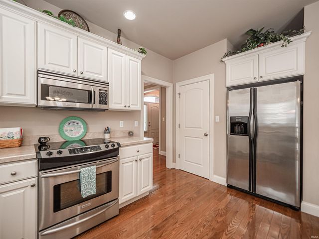 10411 Lauren Court, Newburgh, IN 47630