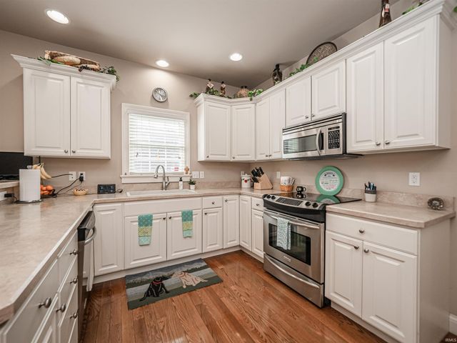 10411 Lauren Court, Newburgh, IN 47630