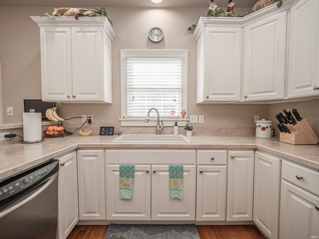 10411 Lauren Court, Newburgh, IN 47630