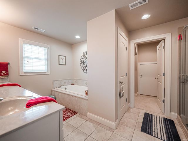 10411 Lauren Court, Newburgh, IN 47630