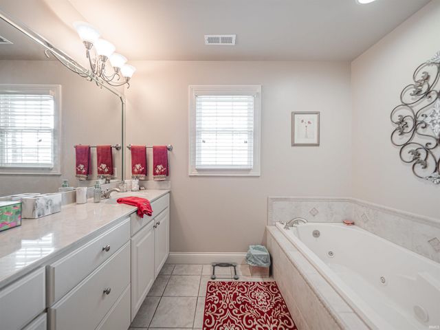 10411 Lauren Court, Newburgh, IN 47630