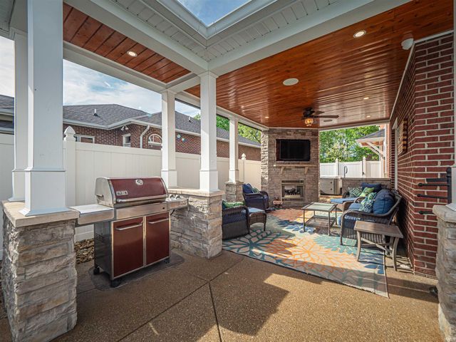 10411 Lauren Court, Newburgh, IN 47630