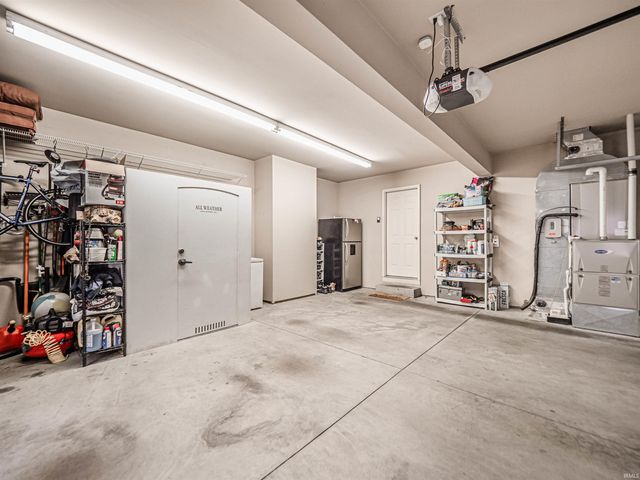 10411 Lauren Court, Newburgh, IN 47630