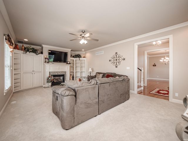 10411 Lauren Court, Newburgh, IN 47630