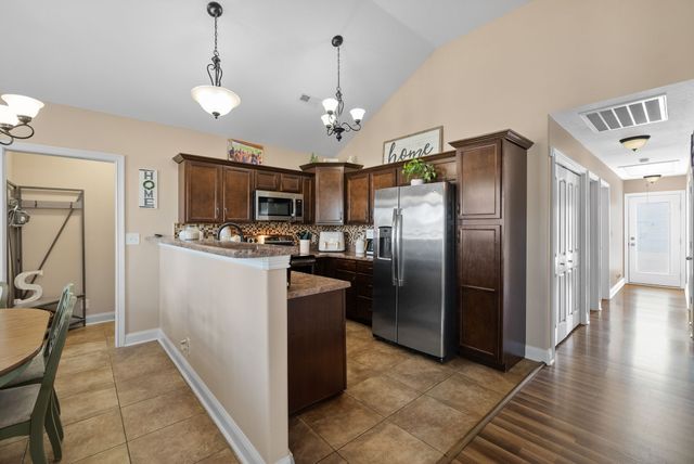 3760 Silver Fox Ln, Clarksville, TN 37040