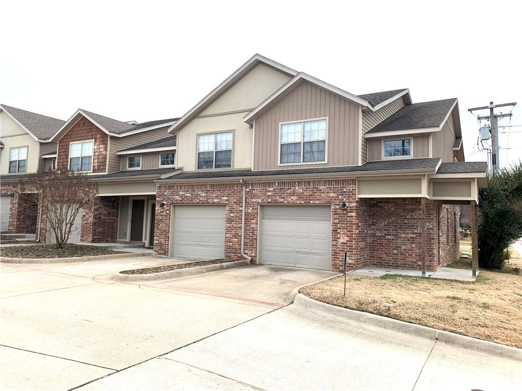 1071 W Malibu Avenue, Fayetteville, AR 72703