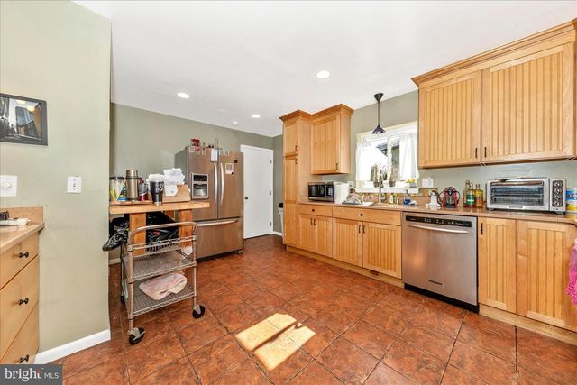 11412 FAIROAK DR, Silver Spring, MD 20902