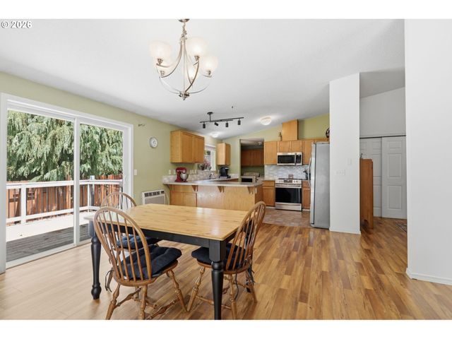 5880 BIRD SONG Way, Gladstone, OR 97027