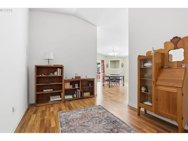 5880 BIRD SONG Way, Gladstone, OR 97027