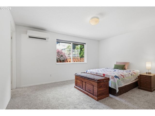 5880 BIRD SONG Way, Gladstone, OR 97027