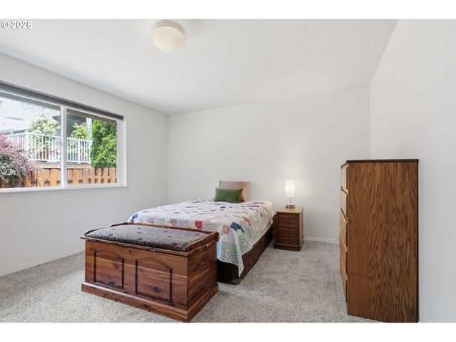 5880 BIRD SONG Way, Gladstone, OR 97027