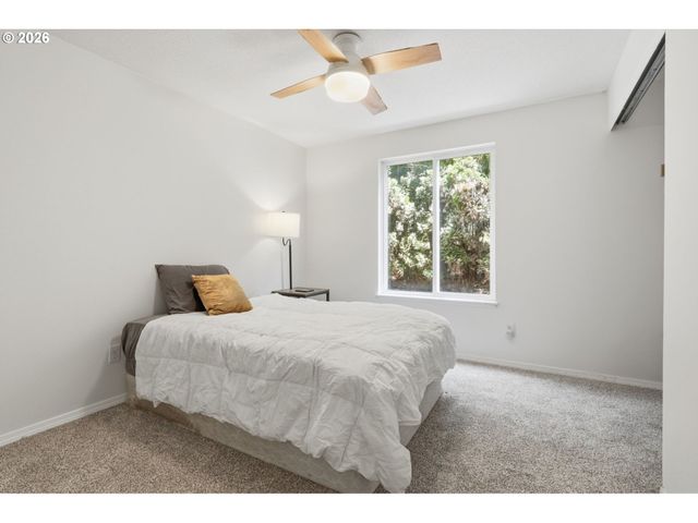 5880 BIRD SONG Way, Gladstone, OR 97027