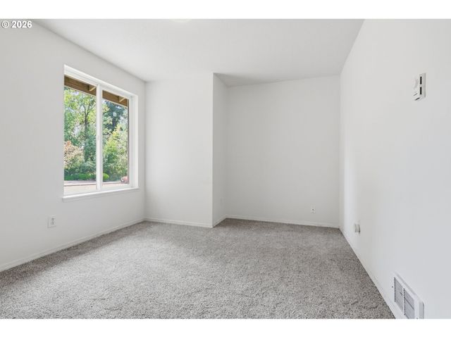 5880 BIRD SONG Way, Gladstone, OR 97027