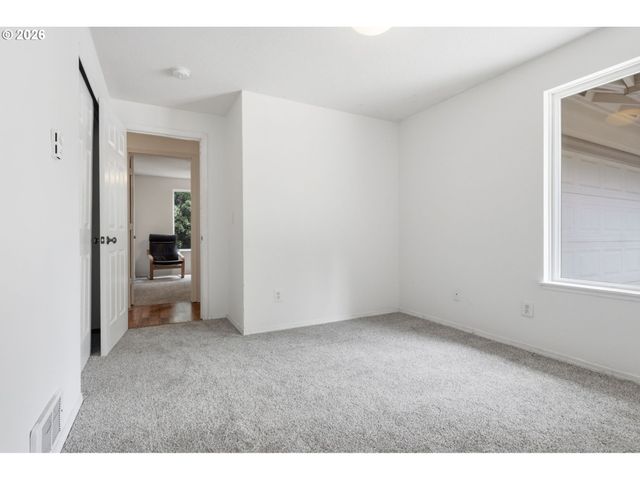 5880 BIRD SONG Way, Gladstone, OR 97027