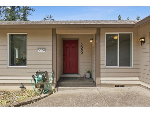 5880 BIRD SONG Way, Gladstone, OR 97027