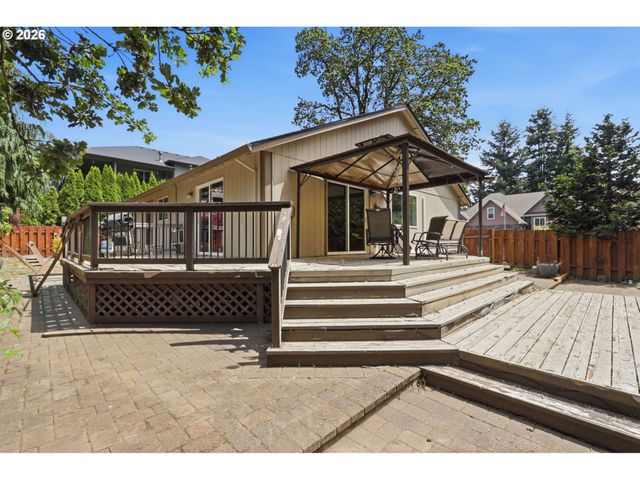 5880 BIRD SONG Way, Gladstone, OR 97027