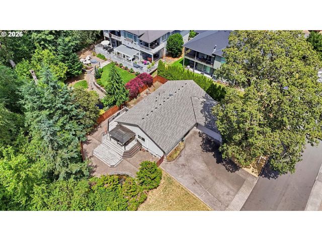5880 BIRD SONG Way, Gladstone, OR 97027
