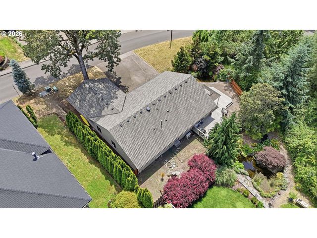 5880 BIRD SONG Way, Gladstone, OR 97027