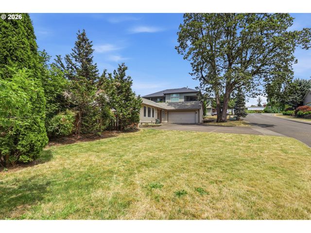5880 BIRD SONG Way, Gladstone, OR 97027
