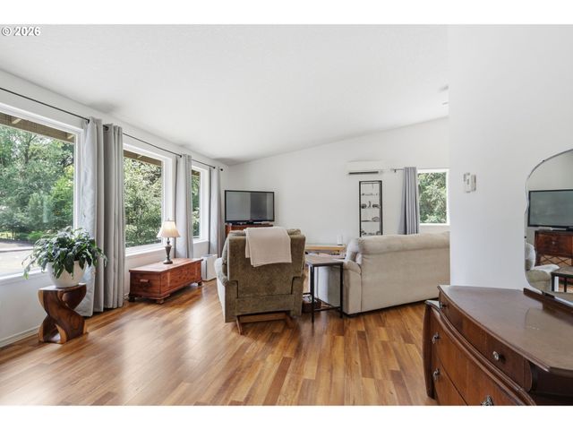 5880 BIRD SONG Way, Gladstone, OR 97027