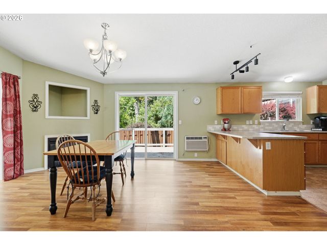 5880 BIRD SONG Way, Gladstone, OR 97027