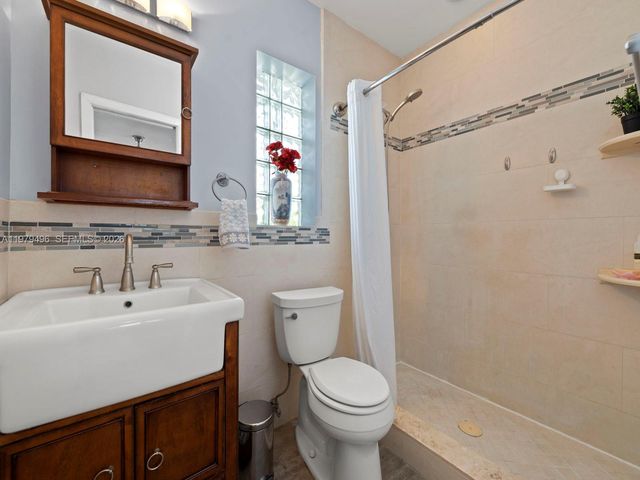 8620 SW 185th Ter, Cutler Bay, FL 33157