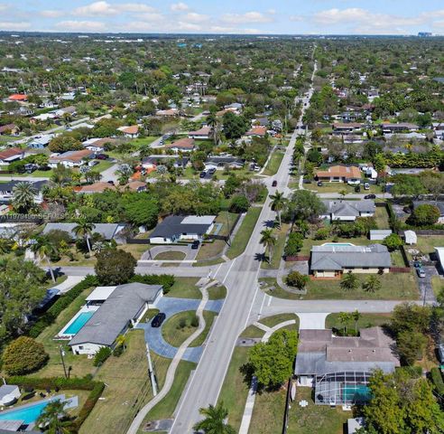 8620 SW 185th Ter, Cutler Bay, FL 33157