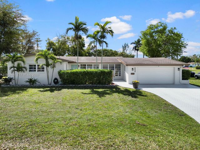 8620 SW 185th Ter, Cutler Bay, FL 33157