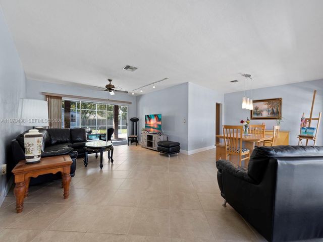 8620 SW 185th Ter, Cutler Bay, FL 33157