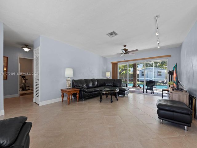 8620 SW 185th Ter, Cutler Bay, FL 33157