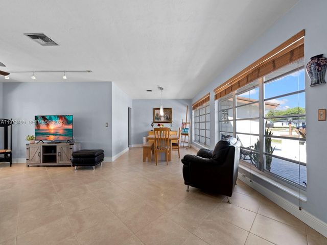 8620 SW 185th Ter, Cutler Bay, FL 33157