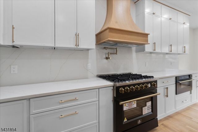 1586 Front St, Scotch Plains Twp., NJ 07076